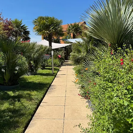 לינה וארוחת בוקר Domus26 Hortus 3*